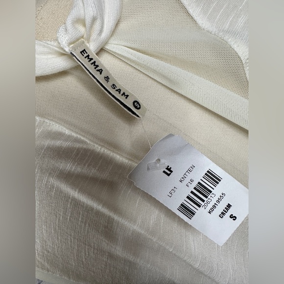 Emma & Sam mesh sleeve collar and back Top - Picture 4 of 5